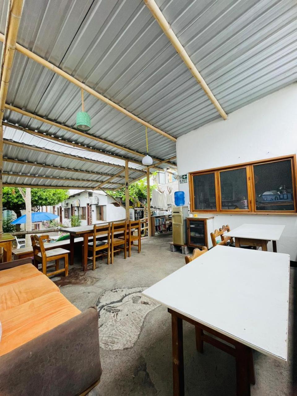 Hostal Darwin Puerto Ayora  Exterior photo